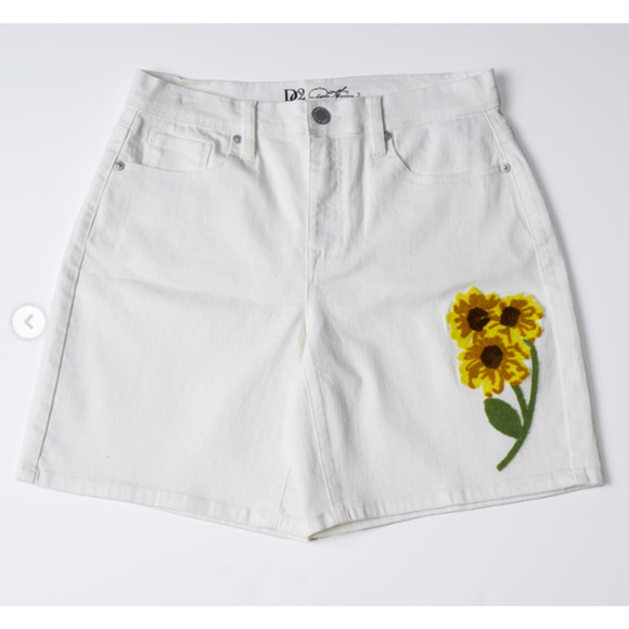 DG2 Womens New Classic Stretch Denim Essential Short Classic 5-pocket Choose Sz - Picture 1 of 3